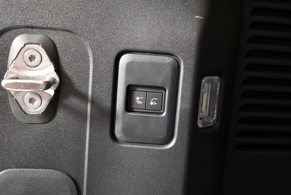 2024 Land Rover Defender S